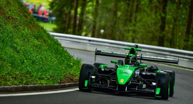 Bergrennfahrer Hermann Waldy holt sechsten Bergpokal